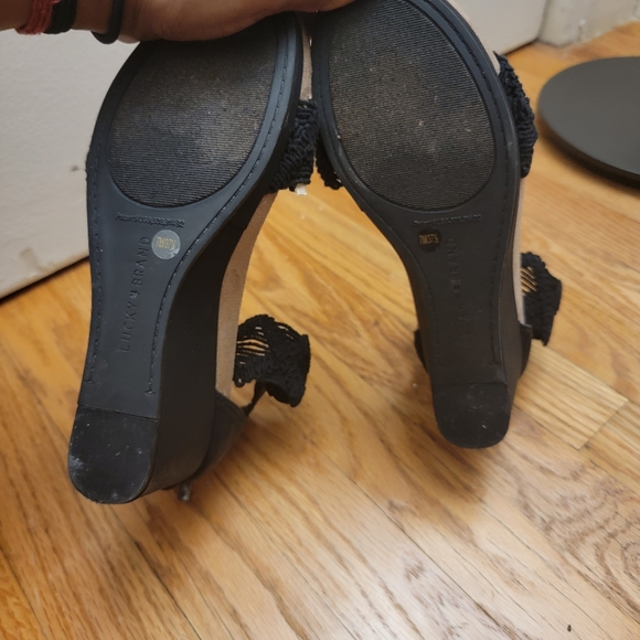 New comfortable shoe w lace detailing - Picture 3 of 3